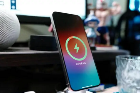 牟平苹果15换屏服务分享用什么充电器给iPhone15充电更好 